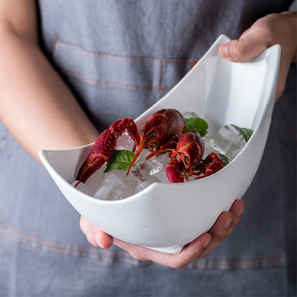 Shaped white irregular salad bowl MU0200