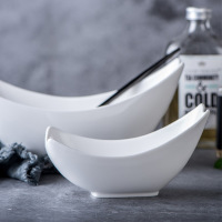 Shaped white irregular salad bowl MU0200